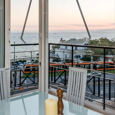 Flisvos Elite Seafront Luxury 公寓